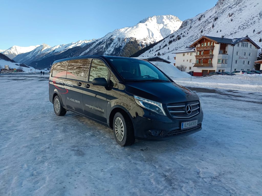 Allrad Fahrzeug im Winter